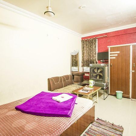 Hotel Gujarat Palace Ujjain Extérieur photo