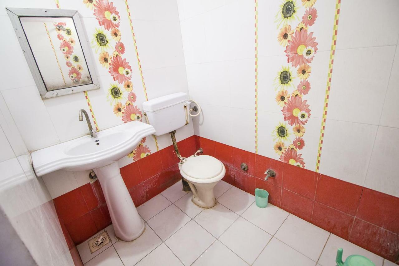 Hotel Gujarat Palace Ujjain Extérieur photo