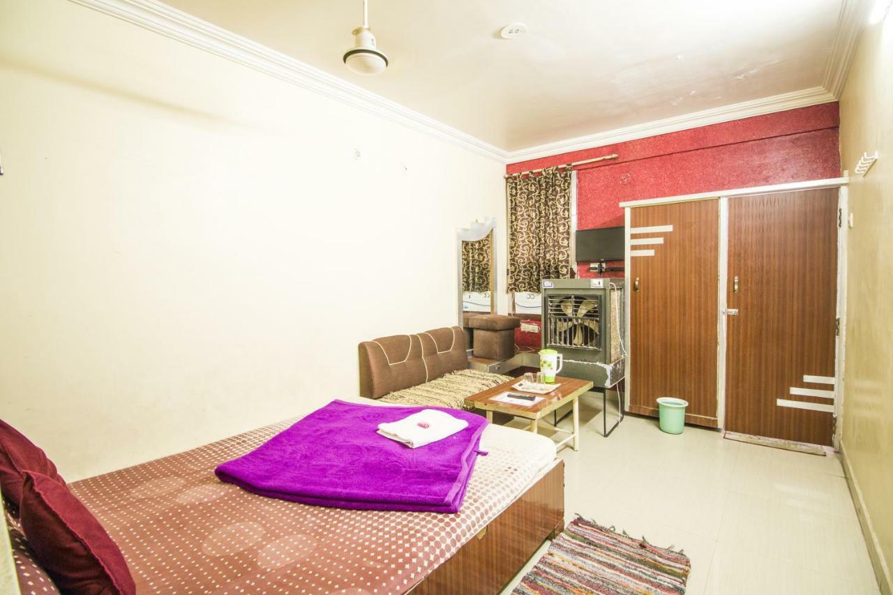 Hotel Gujarat Palace Ujjain Extérieur photo