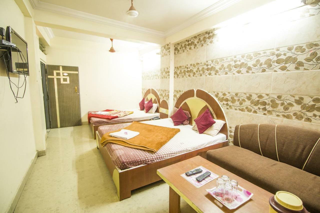 Hotel Gujarat Palace Ujjain Extérieur photo