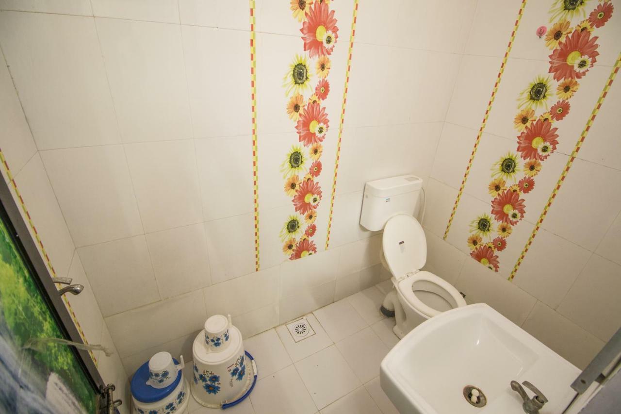 Hotel Gujarat Palace Ujjain Extérieur photo