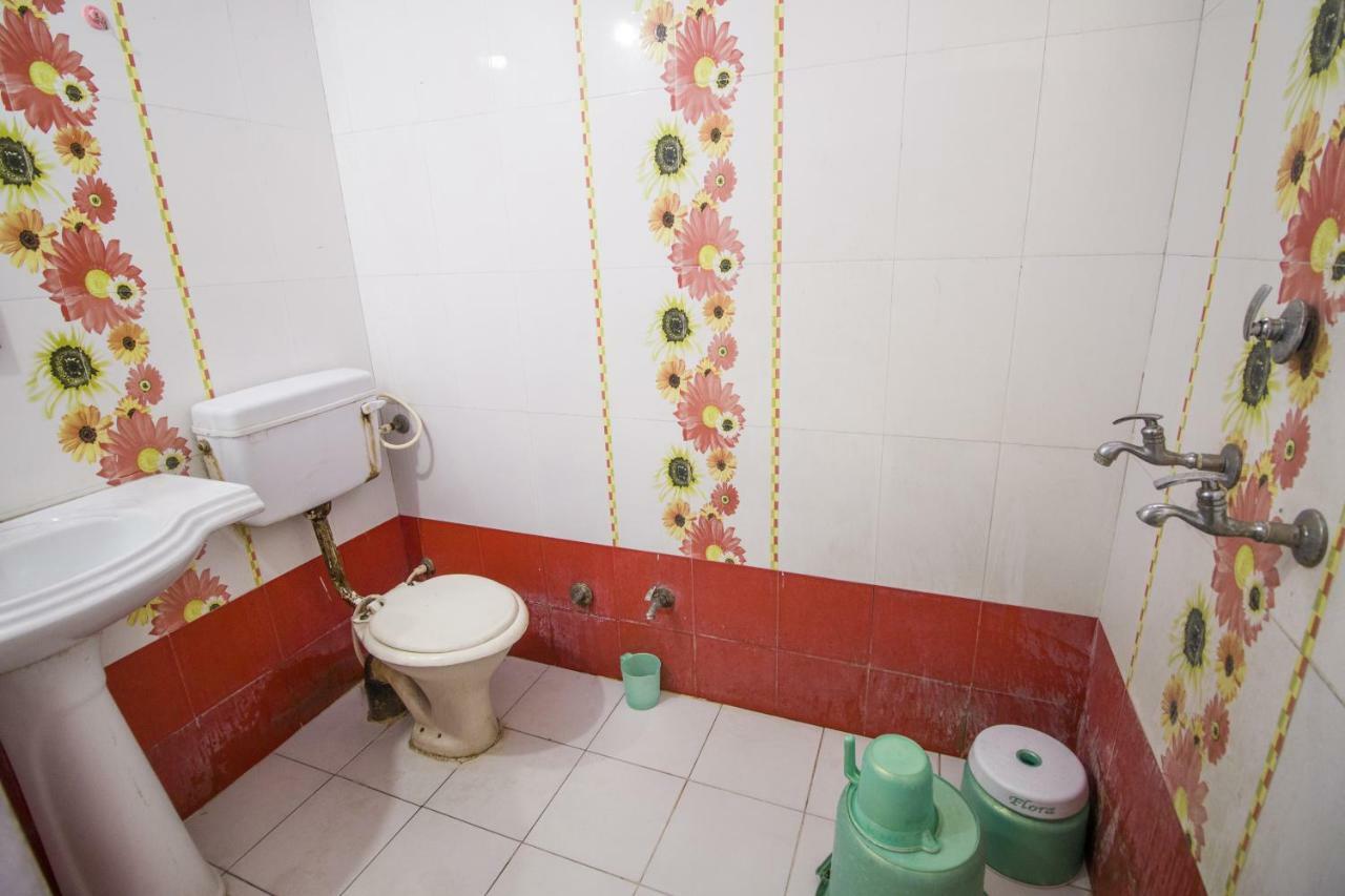 Hotel Gujarat Palace Ujjain Extérieur photo