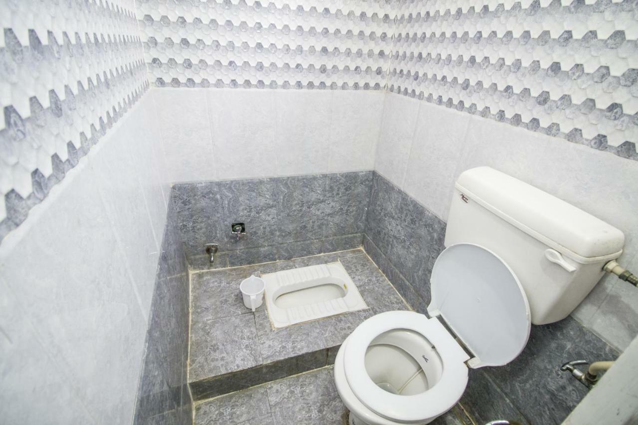 Hotel Gujarat Palace Ujjain Extérieur photo