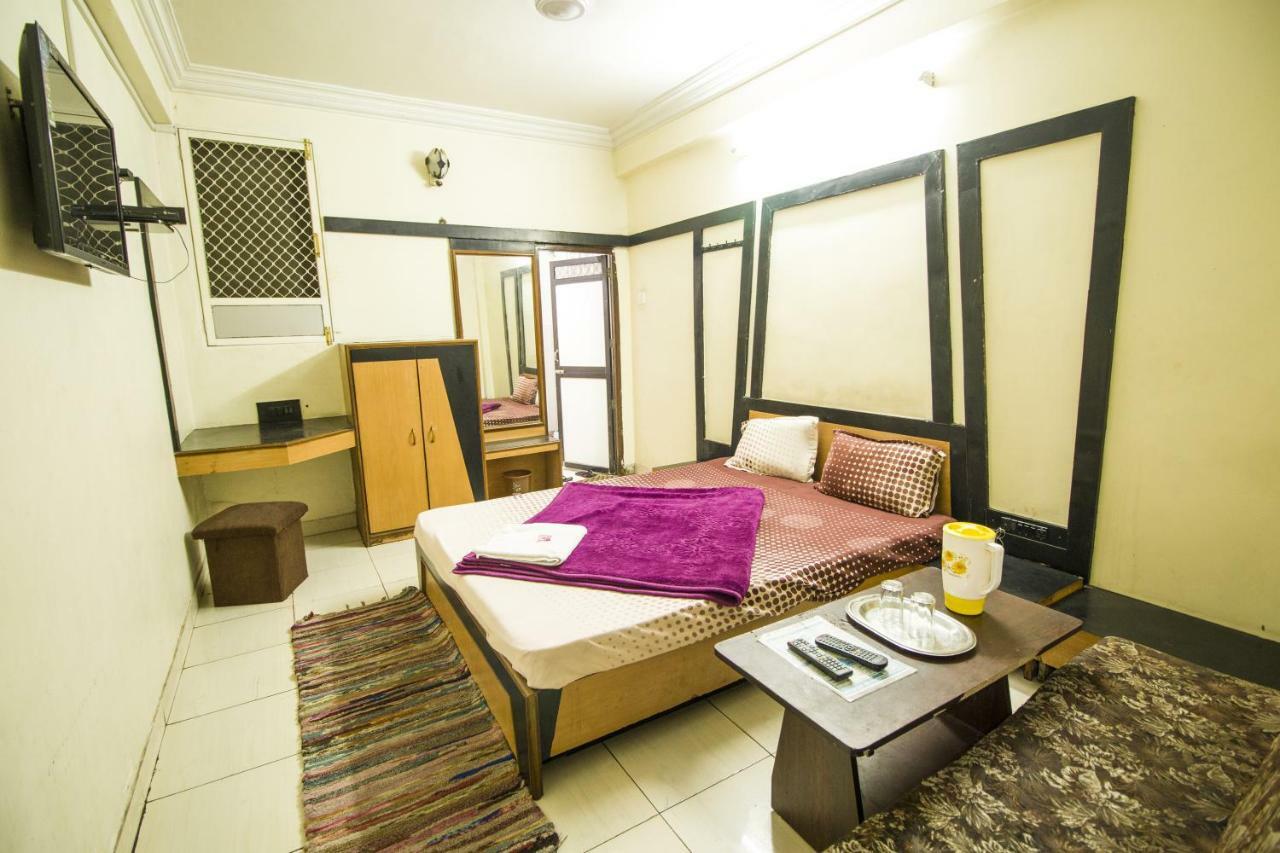 Hotel Gujarat Palace Ujjain Extérieur photo