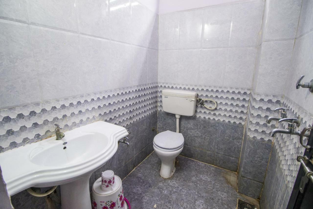 Hotel Gujarat Palace Ujjain Extérieur photo