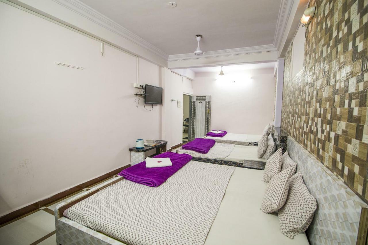 Hotel Gujarat Palace Ujjain Extérieur photo