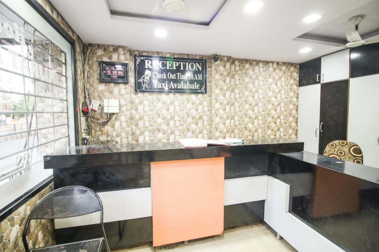 Hotel Gujarat Palace Ujjain Extérieur photo