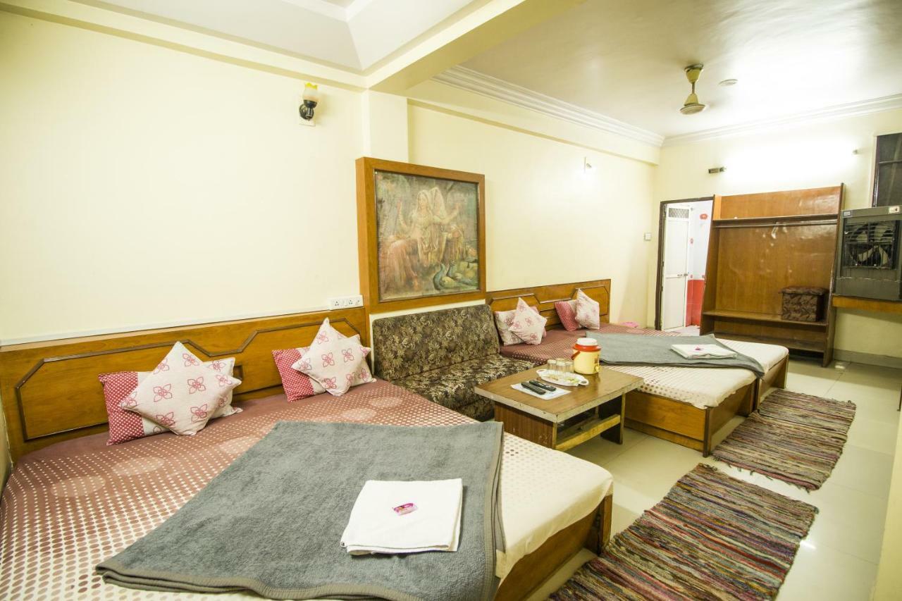 Hotel Gujarat Palace Ujjain Extérieur photo