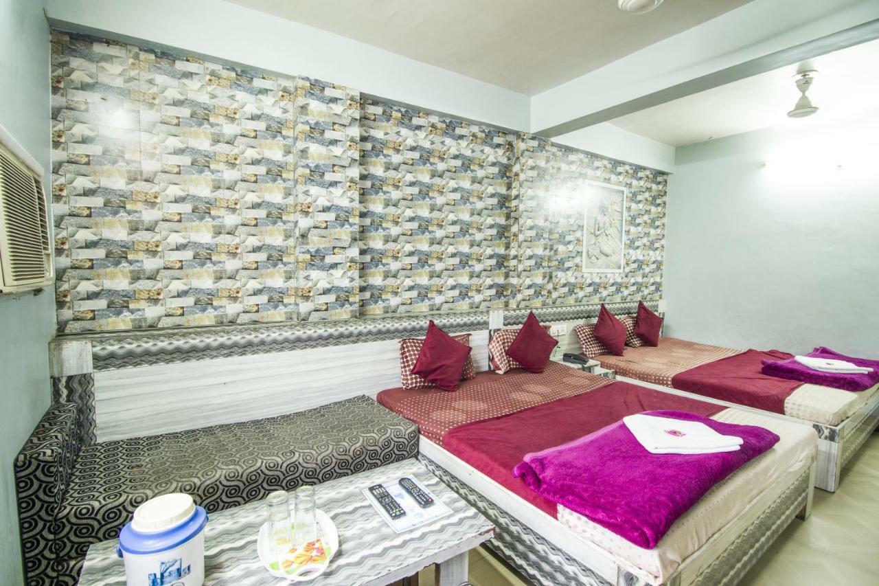 Hotel Gujarat Palace Ujjain Extérieur photo