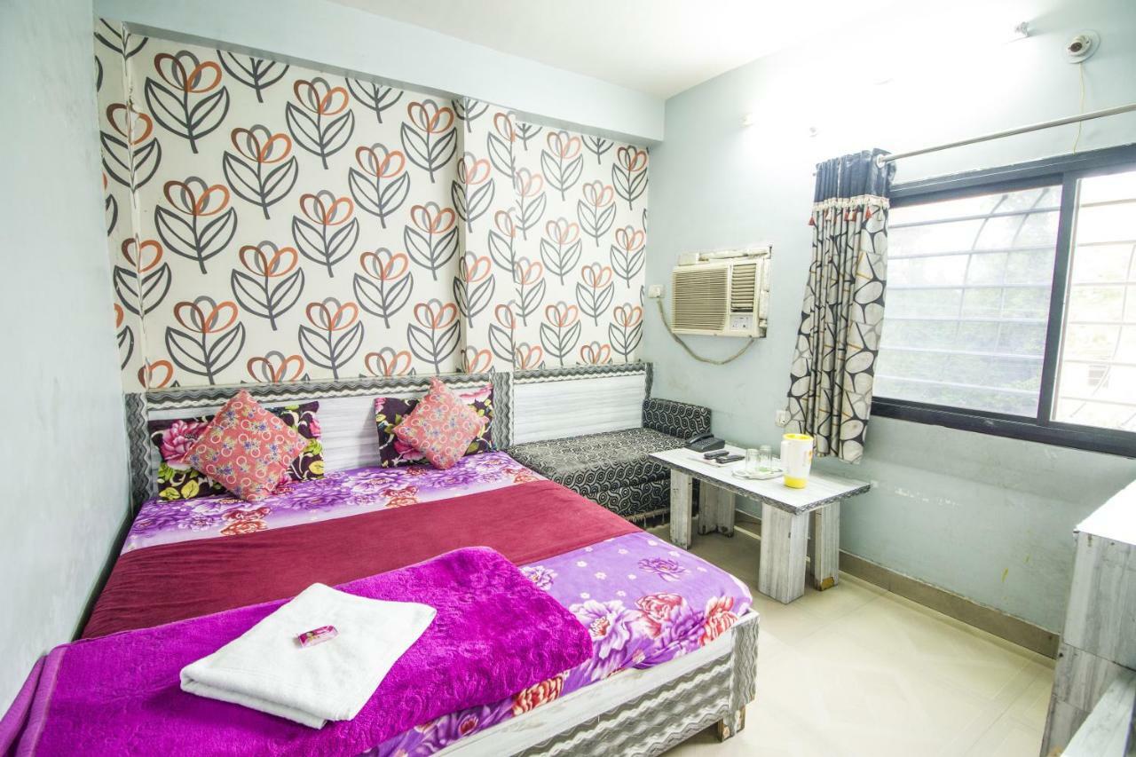Hotel Gujarat Palace Ujjain Extérieur photo