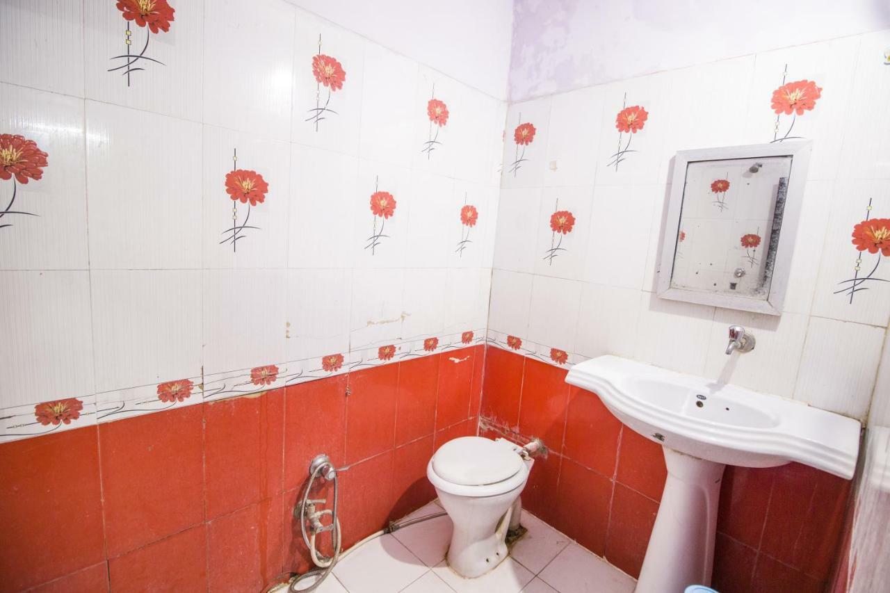 Hotel Gujarat Palace Ujjain Extérieur photo